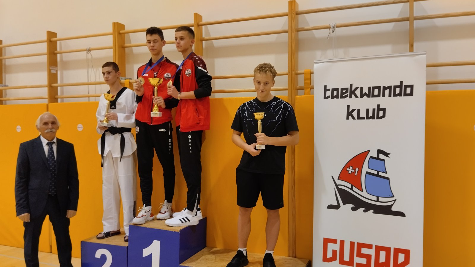 IMG-720103a25827d20a1c76395bf623dd35-V